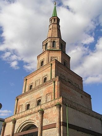 Башня Сююмбике. Вид сбоку.