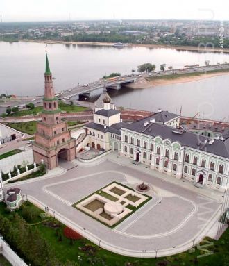 Башня Сююмбике и Президентский дворец с 