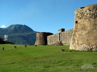 Вид на Форт Сан-Фелипе и на “Сереряную г