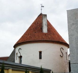 В 1893 году башню перестроили, и она ста