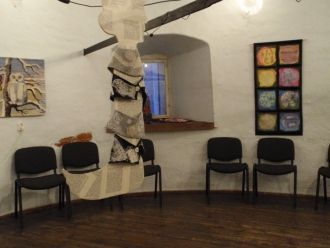 На сегодняшний день в  здании три этажа.