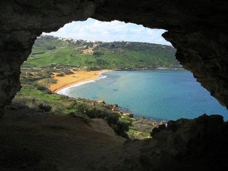 Вид из Пещеры Калипсо на бухту.