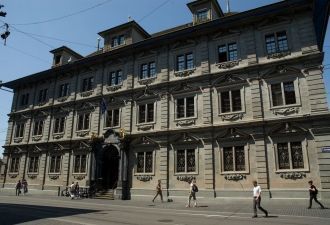 Фасад украшает красивая аркада. Очень хо