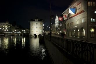 Ратуша Цюрих ночью.