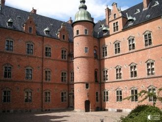 В летописях замок Валле начинает фигурир