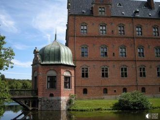 Окружает замок Валле чудесный парк англи