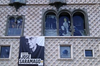 Фасад Дома Бикуш вблизи.