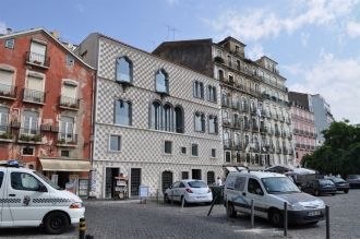 Улица возле Дома Бикуш.