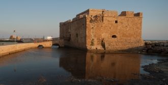 Ежегодно в сентябре на площади перед фор