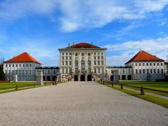 В ширину он достигает 700 м.