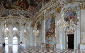 Также недалеко находится Нимфенбургский 