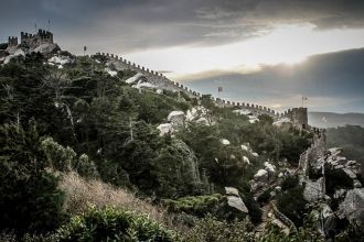 Северные стены идут по естественному хре