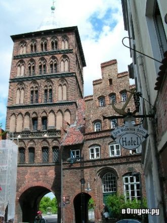 Ворота Бургтор, второе название замковые