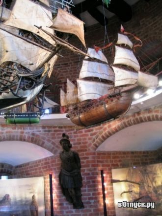 Ворота Хольстентор; Любек. Один из залов