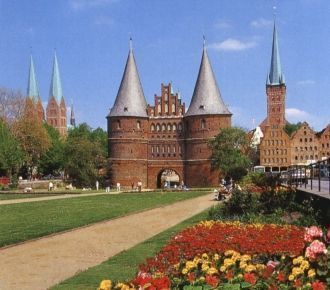 Ворота Хольстентор - своеобразный символ