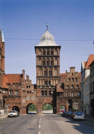 Ворота были построены в середине XV века