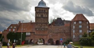 В разных сторонах Старинного города Любе