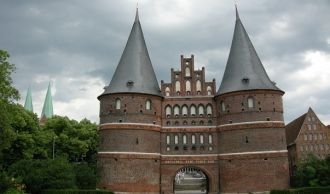 Ворота Хольстентор и Бургтор