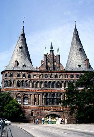 В итоге, ворота было решено оставить с п