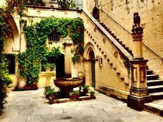 В настоящее время дворец Фальзон открыт 