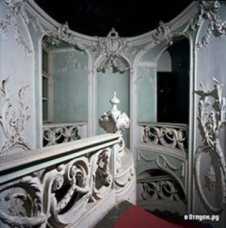 Внутри дворца Груббера.