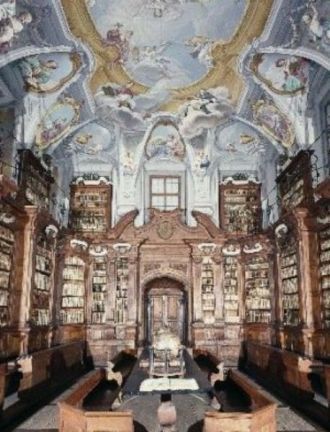 Интерьер дворца Груббера.