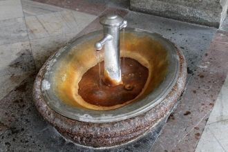 Карловы Вары. Источник внутри Млынской к