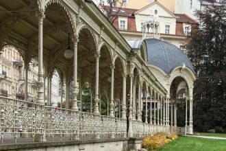 Млинская колоннада была построена в конц