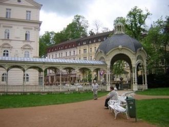 В городе несколько колоннад.