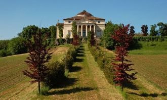 После перехода в 1591 г. в собственность