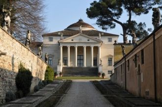 В настоящее время памятником владеет Мар