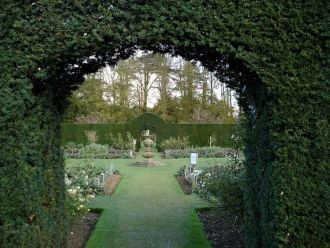 Практически изо всех окон замка открываю