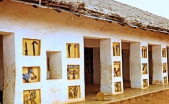 В 1985г. королевский комплекс Абомея был