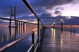 В нормальную погоду по мосту можно перед