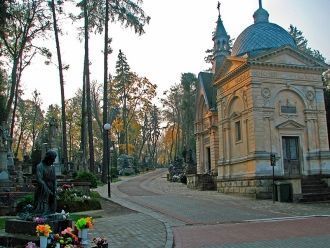 На Лычаковском кладбище несложно и заблу