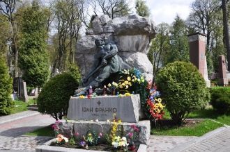 Могила и памятник Ивана Франка на Лычако