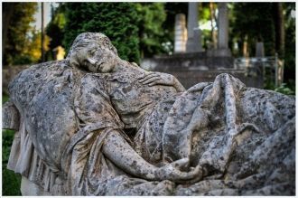 Фигура в натуральную величину спящей дев