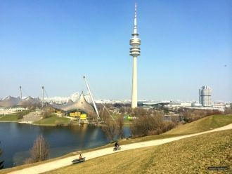 Олимпийская Башня и рядом стадион.