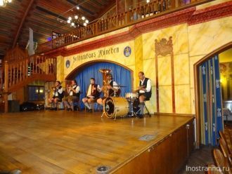 Праздничный зал (Festival Hall) — большо