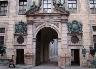 Западные ворота Резиденции