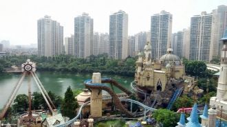 «Лотте Ворлд» делится на две части: внут