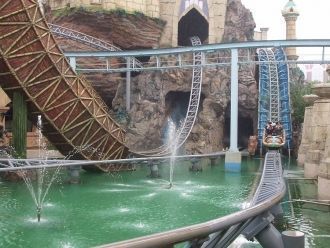 Один из многочисленных аттракционов