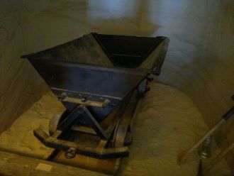 Вагонетка, с помощью которой возили песо