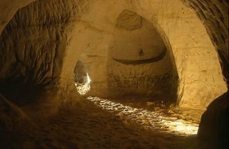 По внешним признакам пещеры Пиузы многим