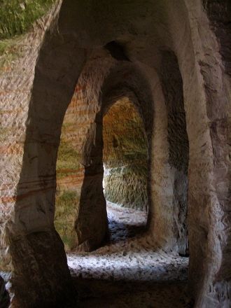 Песчаные пещеры Пиуза находятся в долине