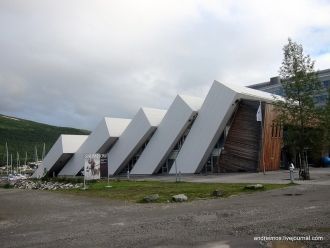 Здание музея выполнено в виде торосов и 