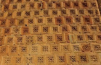 Терракотовая плитка на мавзолее Айша-Биб