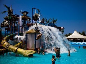 Этот парк водных аттракционов поражает в