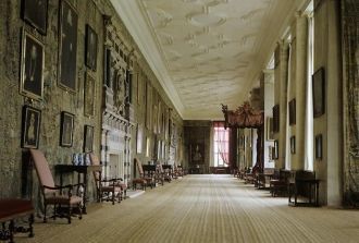 Величественное здание, говорящее о богат