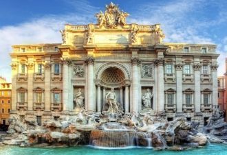 Также на самом палаццо прямо позади пове